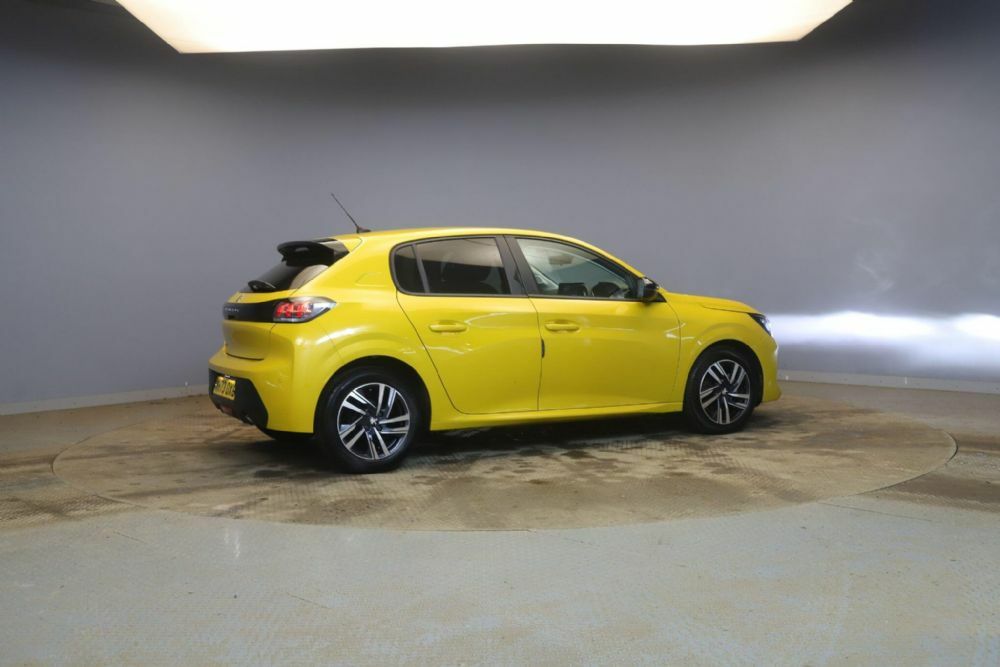 Peugeot 208 1.2 Puretech Active Premium Euro 6 S S Yellow #3