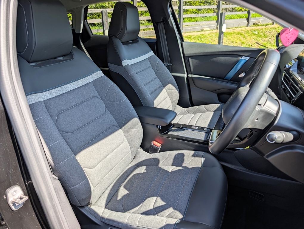 Citroen e-C4 50Kwh 136Hp C-series Edition LC73VNY Black #4