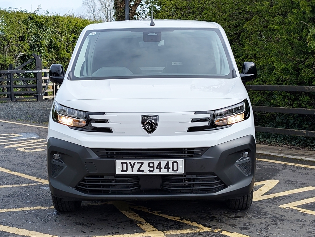Peugeot Partner 1.5Bhdi 130Hp Asphalt Pre-reg Van White #2