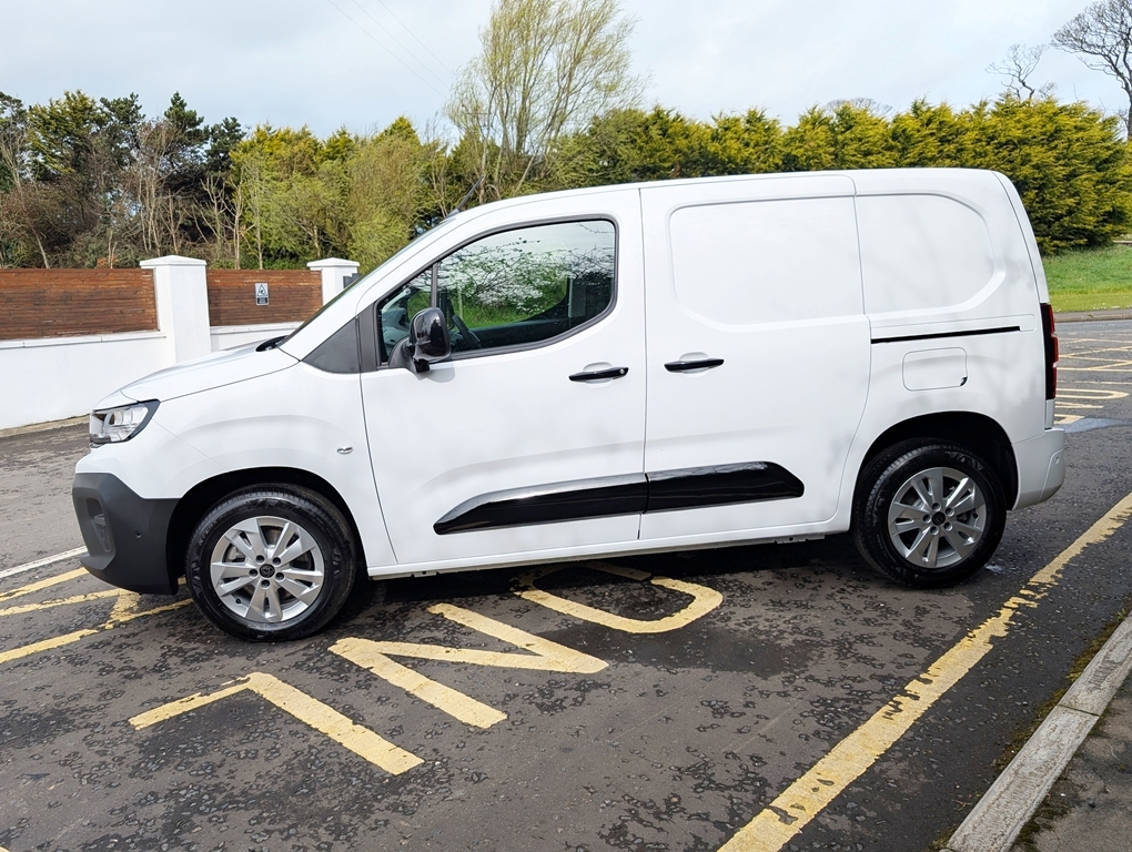 Peugeot Partner 1.5Bhdi 130Hp Asphalt Pre-reg Van White #3
