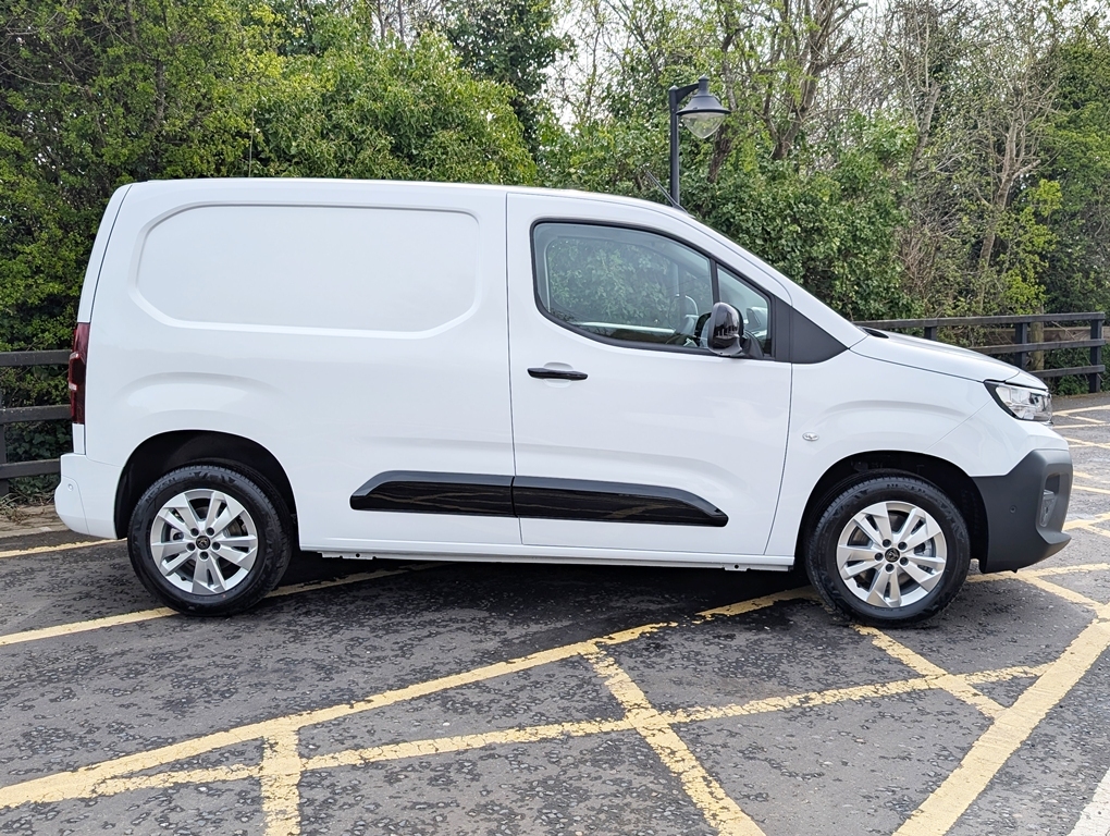 Peugeot Partner 1.5Bhdi 130Hp Asphalt Pre-reg Van White #4