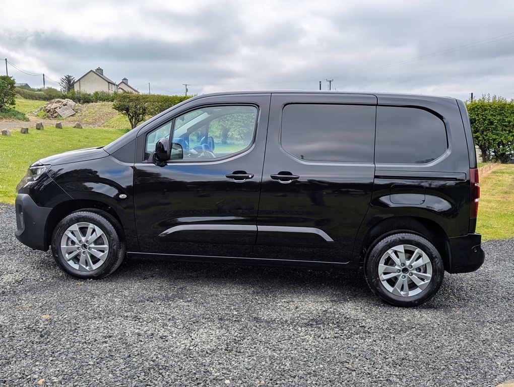 Peugeot Partner 1.5Bhdi 130Hp Asphalt DYZ9342 Black #5