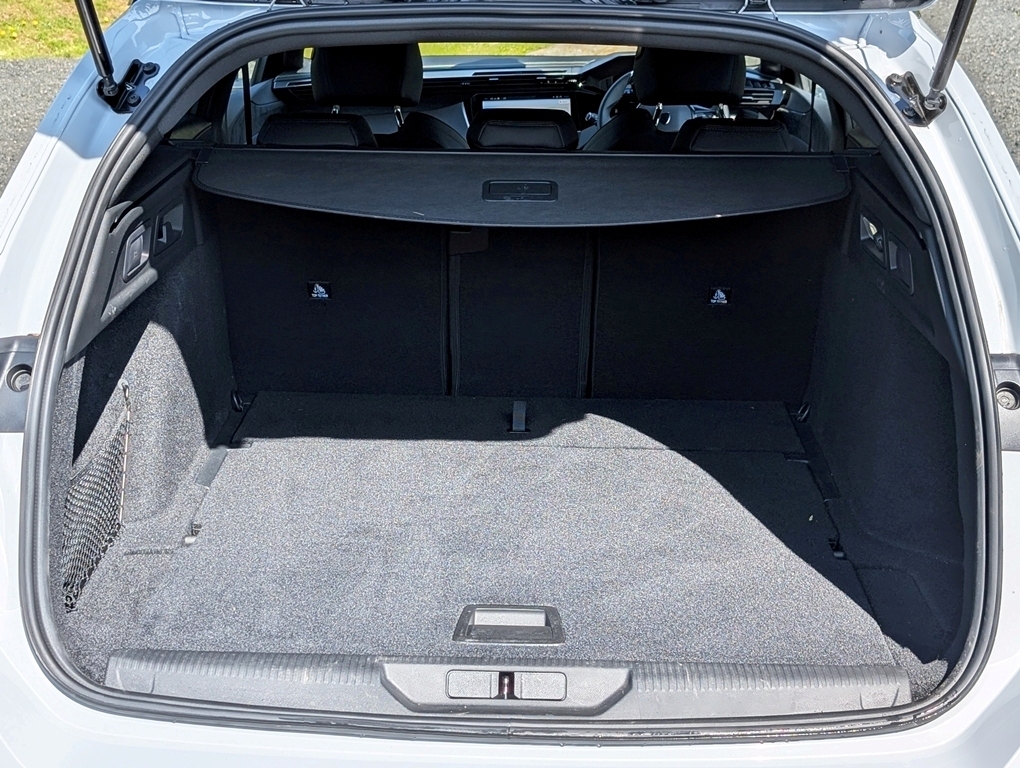 Peugeot 308 SW 1.5 Bhdi 130Hp Gt White #4