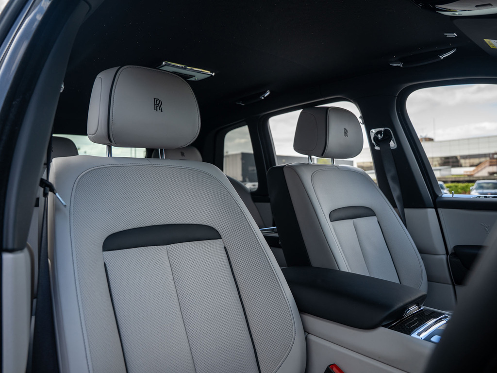 Rolls-Royce Cullinan Black Badge Black #13
