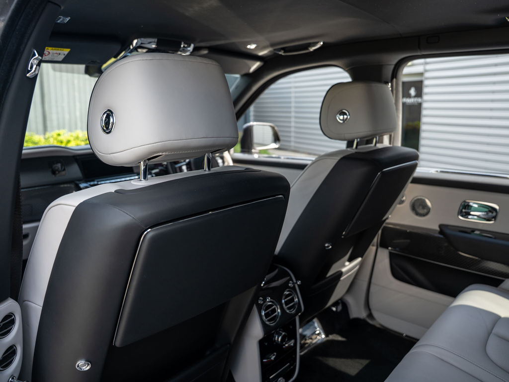 Rolls-Royce Cullinan Black Badge Black #24