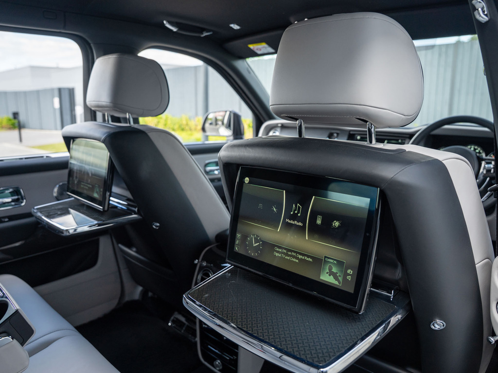 Rolls-Royce Cullinan Black Badge Black #20