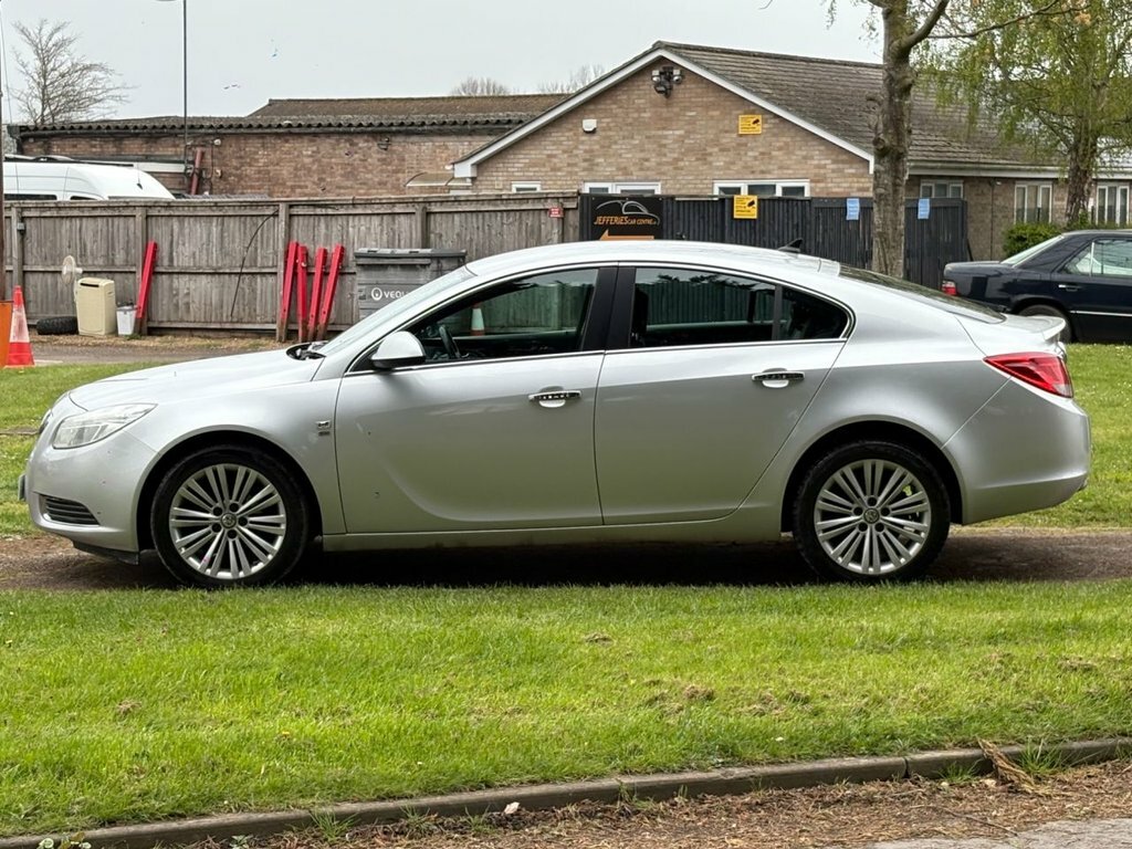 Vauxhall Insignia 2L Se Nav CV12YWD Silver #3