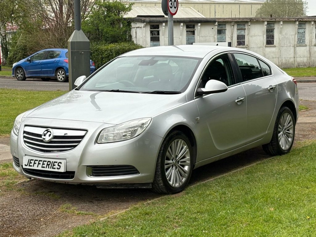 Vauxhall Insignia 2L Se Nav CV12YWD Silver #2