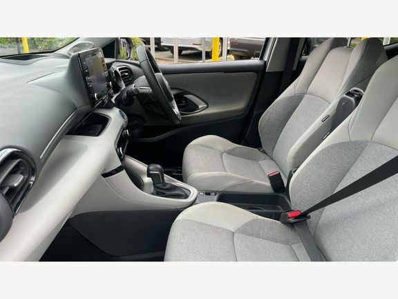 Toyota Yaris Excel 1.5 Hybrid Tech Pack LG22PNN White #5