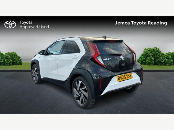 Toyota Aygo X Edge White #4