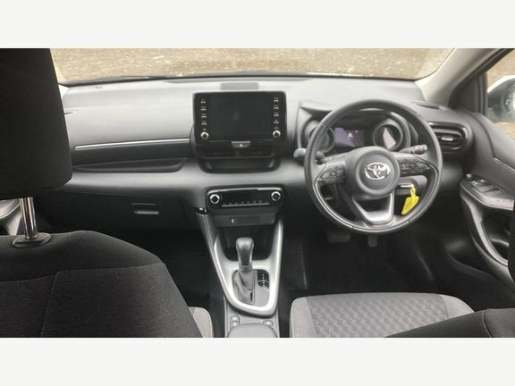 Toyota Yaris Design RF23JXO White #5