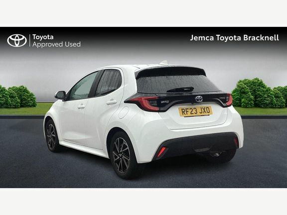 Toyota Yaris Design RF23JXO White #4