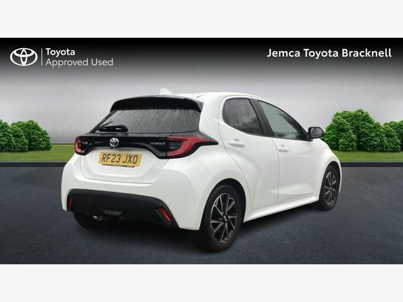 Toyota Yaris Design RF23JXO White #2