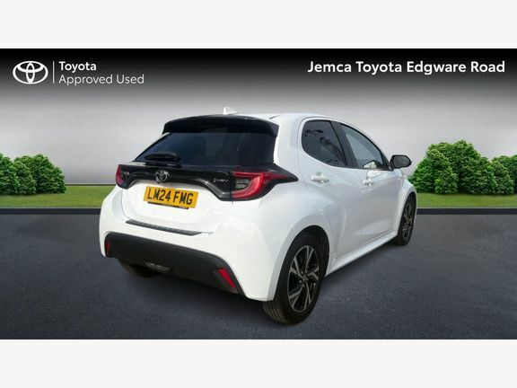 Toyota Yaris Design LM24FMG White #2