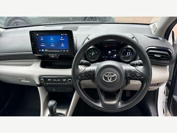 Toyota Yaris Excel LV72VYZ White #6
