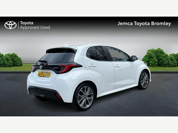 Toyota Yaris Excel LY73CEV White #2