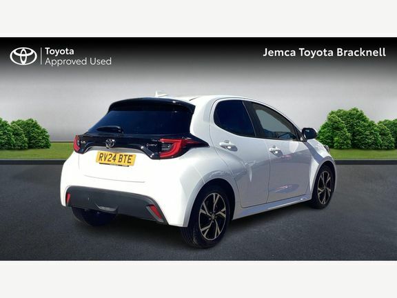 Toyota Yaris Design RV24BTE White #2
