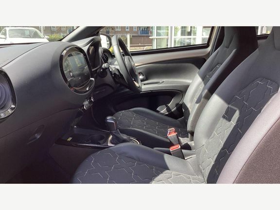 Toyota Aygo X Exclusive Automatic LM72DWN Beige #5