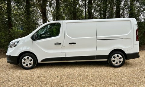 Renault Trafic Business Ll30 L2 MD22HBF White #3