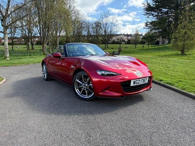 Mazda MX-5 2.0 Skyactiv-g Sport Tech Convertible M Red