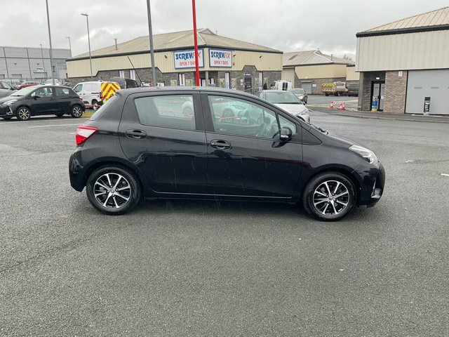 Toyota Yaris 1.5 Vvt-i Icon Tech Hatchback Eu CP19FPD Black #3