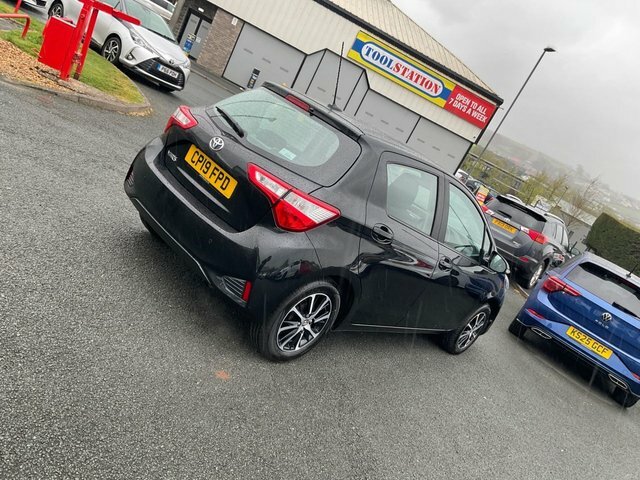 Toyota Yaris 1.5 Vvt-i Icon Tech Hatchback Eu CP19FPD Black #5