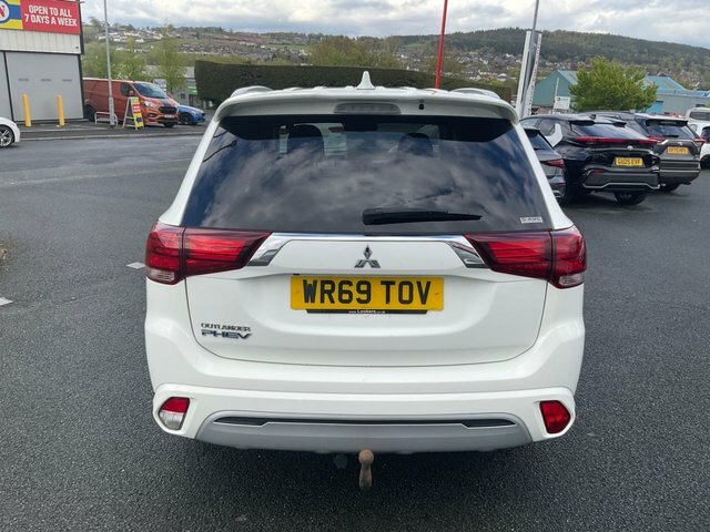 Mitsubishi Outlander 2.4H Twinmotor 13.8Kwh Design Suv Plug- WR69TOV White #4