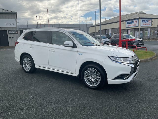 Mitsubishi Outlander 2.4H Twinmotor 13.8Kwh Design Suv Plug- WR69TOV White #2