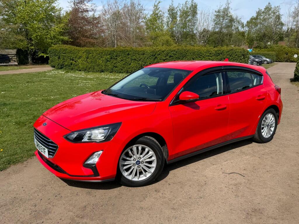 Ford Focus Hatchback 1.0T Ecoboost Titanium Euro 6 Ss Red