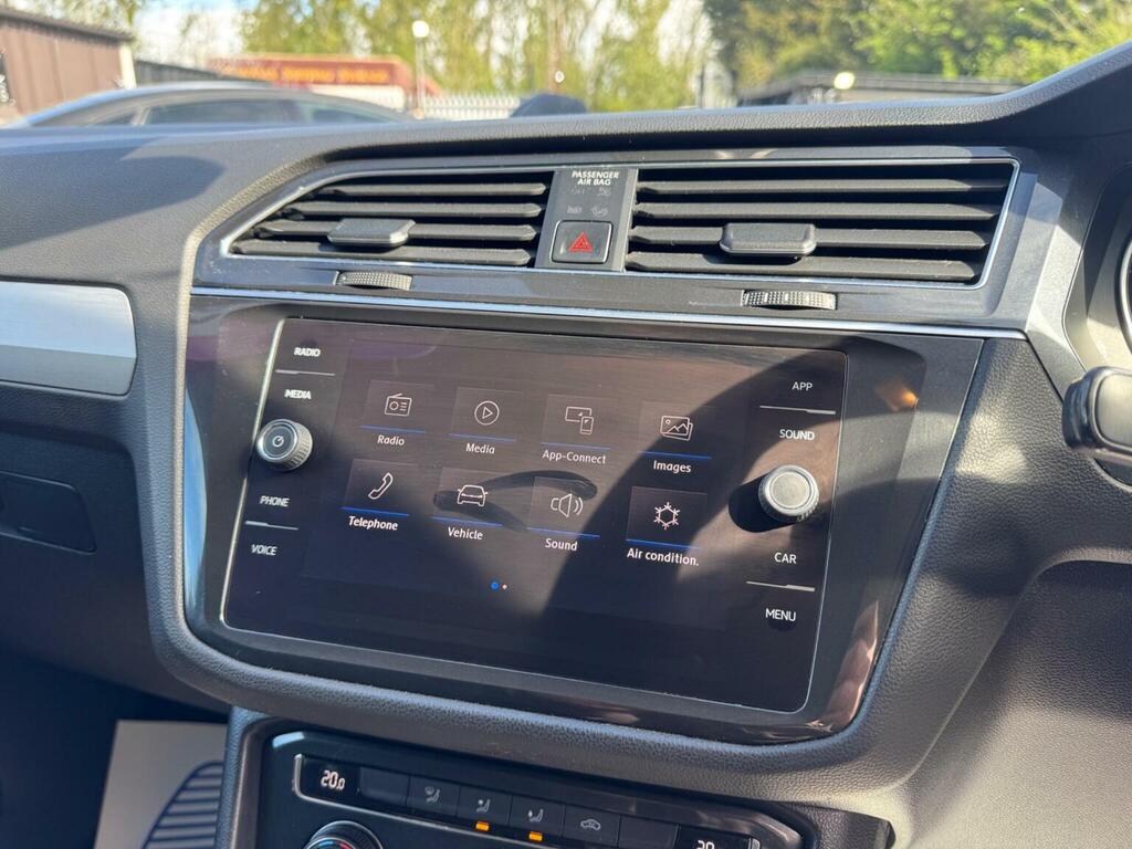 Volkswagen Tiguan Suv 1.5 Tsi Evo Se Euro 6 Ss 201919 FL19RHO Grey #3