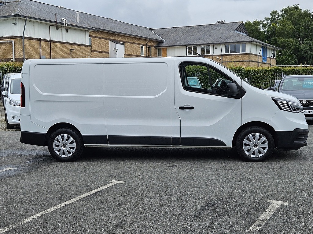 Renault Trafic Dci Blue Ll30 Business L2h1 Euro 6 130Ps Ac 2023 HN23LVS White #4