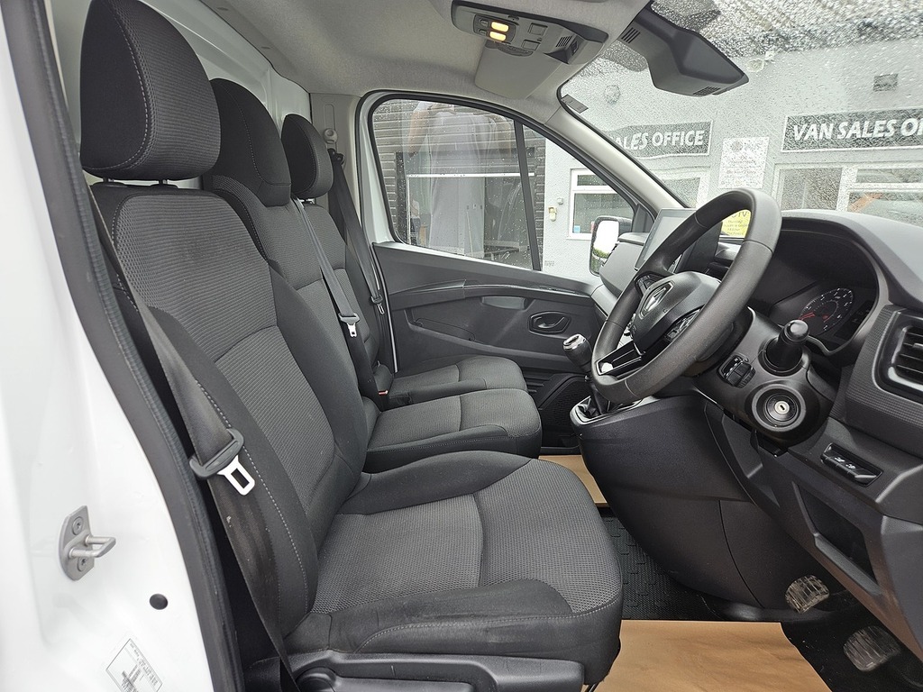 Renault Trafic Dci Blue Ll30 Business L2h1 Euro 6 130Ps Ac 2023 HN23LVS White #2