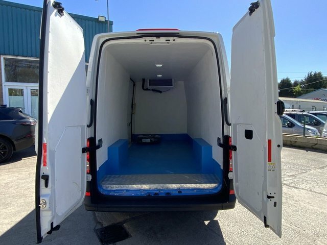 Volkswagen Crafter 2.0 Tdi Cr35 Commerce VE74YDX White #3