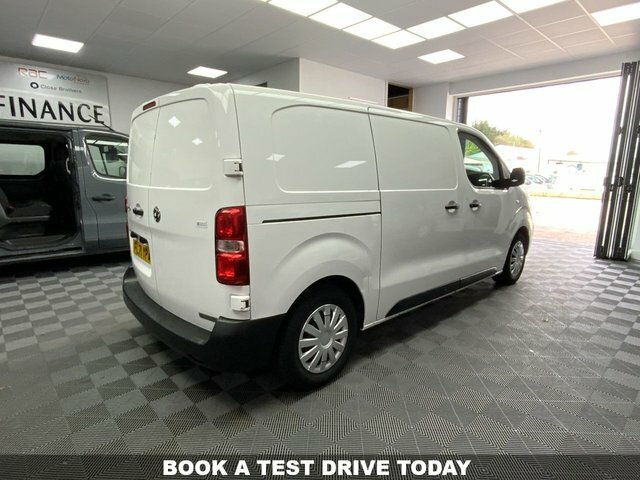 Vauxhall Vivaro 1.5 Turbo D 2700 FL71YPA White #4