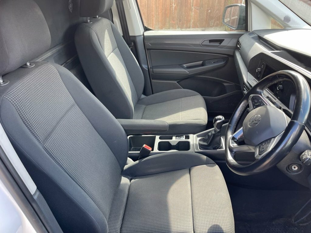 Volkswagen Caddy Maxi 2L Commerce Plus 6Dr GL71YDP White #5