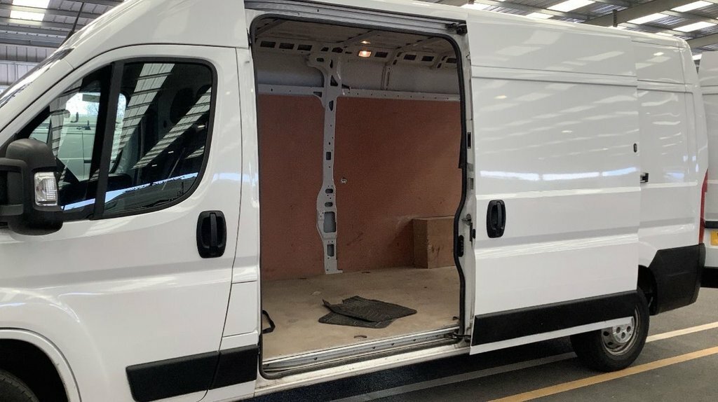 Vauxhall Movano 2.2L Prime VN72YAY White #5