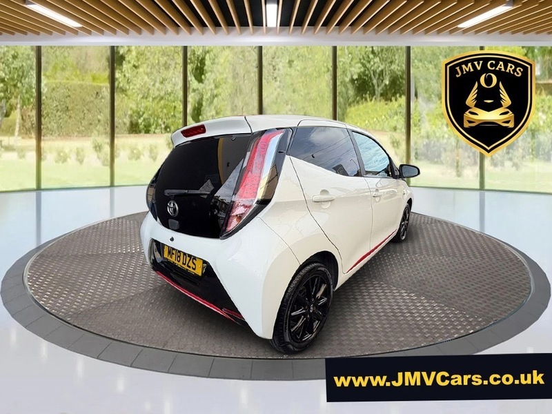 Toyota Aygo Vvt-i X-press X-shift MF18DZS White #6