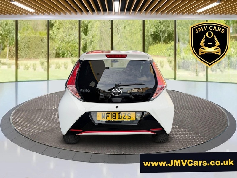 Toyota Aygo Vvt-i X-press X-shift MF18DZS White #4