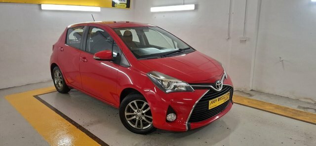 Toyota Yaris 2015 1.33 Dual Vvt-i Icon Hatchback Man Red