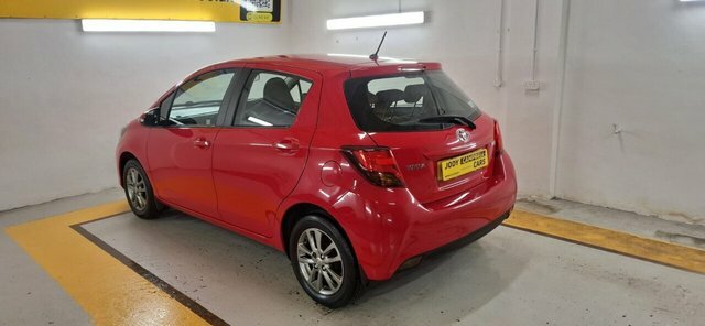 Toyota Yaris 2015 1.33 Dual Vvt-i Icon Hatchback Man ND15CTE Red #5