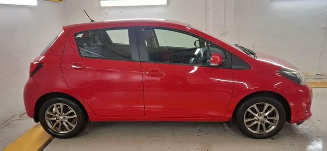 Toyota Yaris 2015 1.33 Dual Vvt-i Icon Hatchback Man ND15CTE Red #3