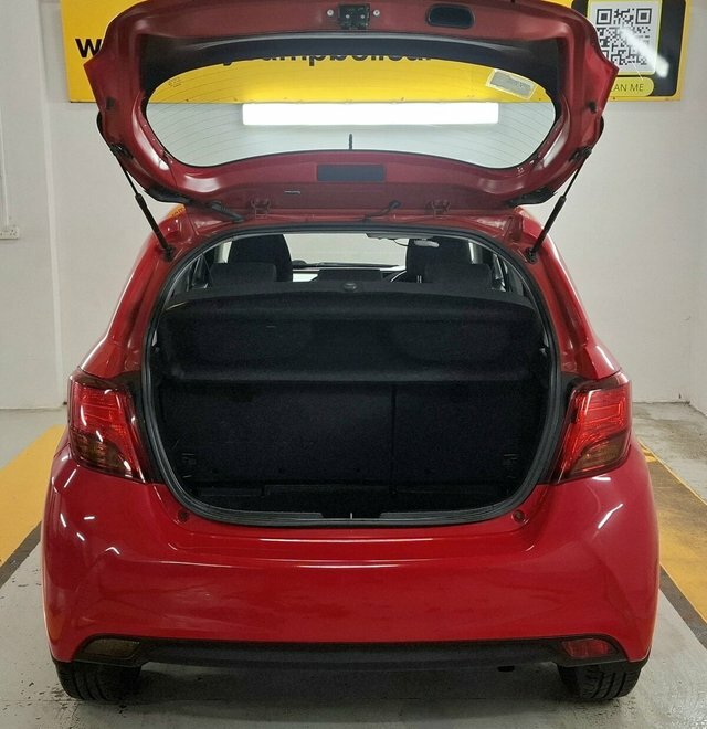 Toyota Yaris 2015 1.33 Dual Vvt-i Icon Hatchback Man ND15CTE Red #4