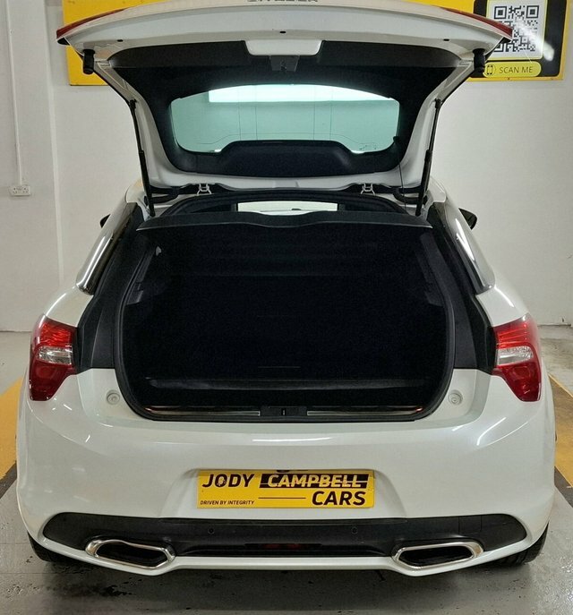 Citroen DS5 2014 1.6 E-hdi Airdream Dstyle Hatchback Diese White #5