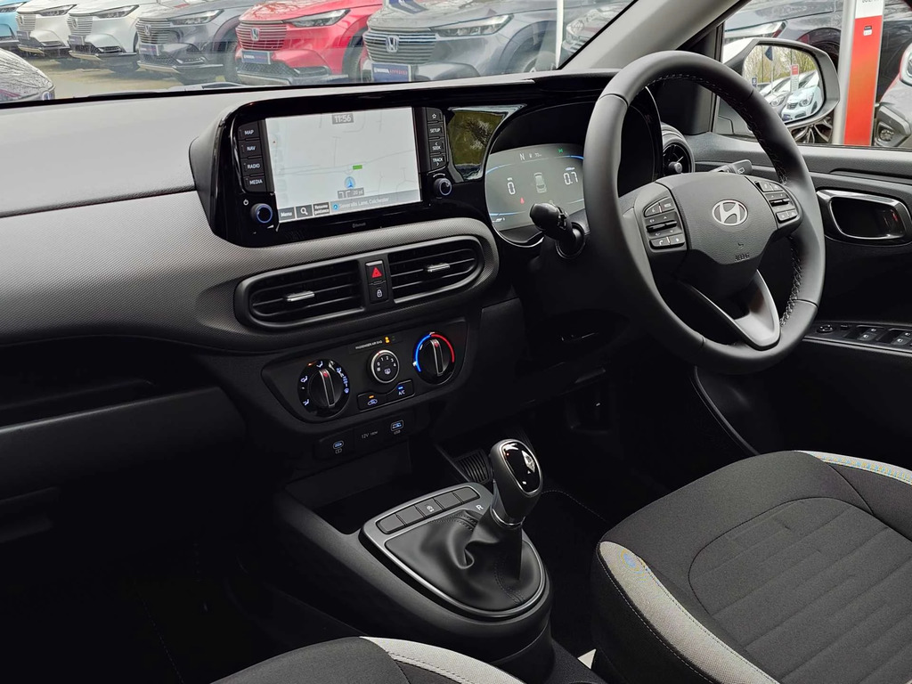 Hyundai I10 1.2 79 Advance Nav AF75EXZ White #2