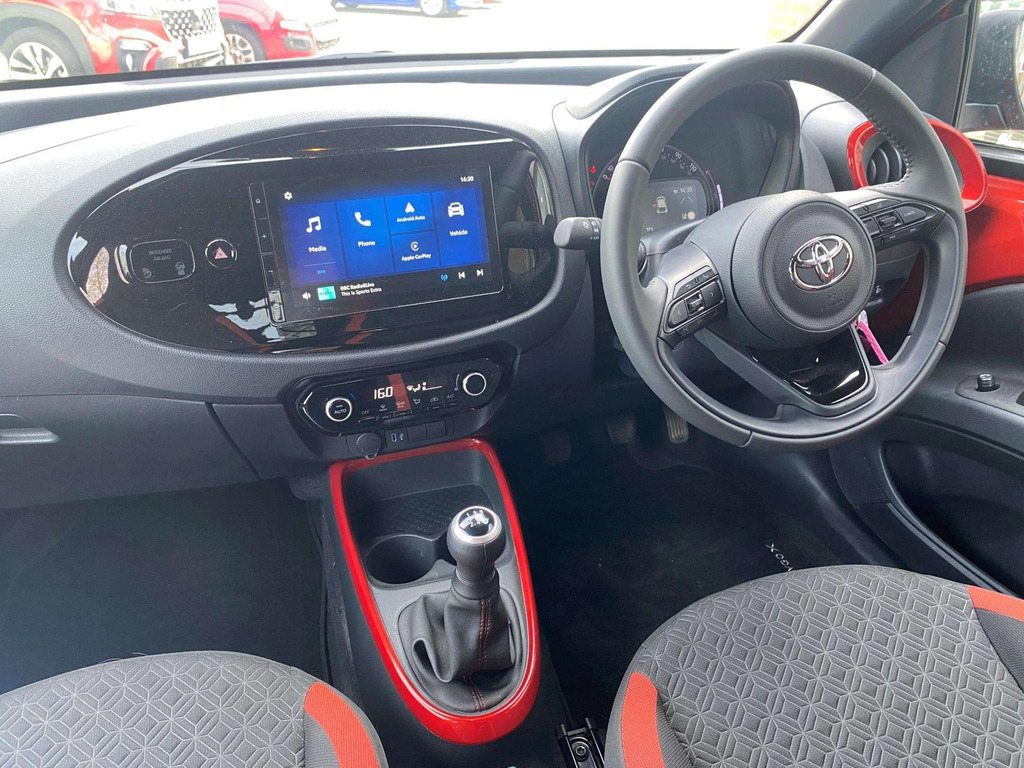 Toyota Aygo X 1.0 Vvt-i Edge AV75FLM Red #4