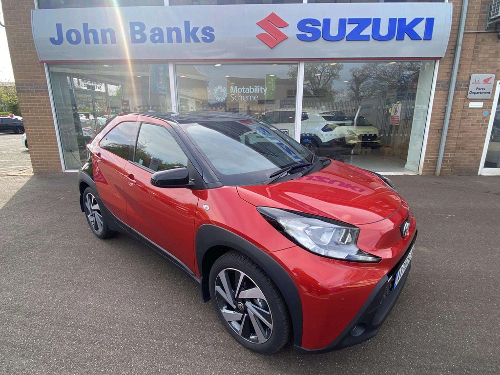 Toyota Aygo X 1.0 Vvt-i Edge AV75FLM Red #2