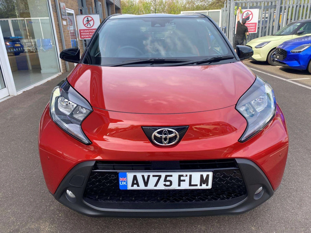 Toyota Aygo X 1.0 Vvt-i Edge AV75FLM Red #3
