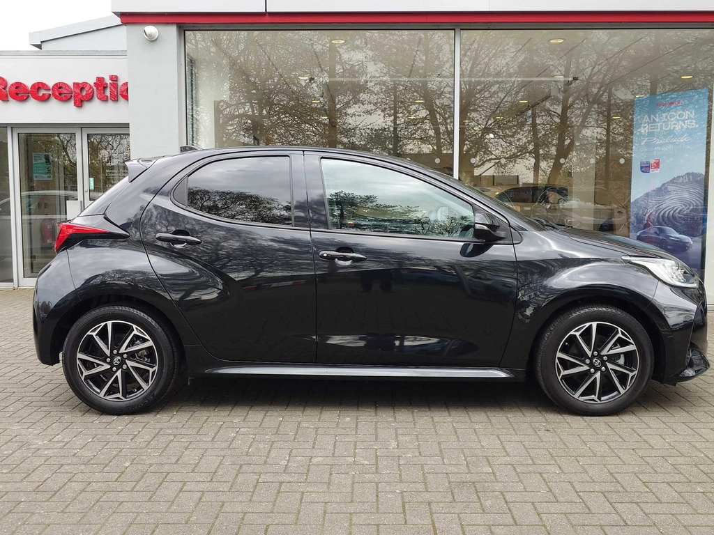 Toyota Yaris 1.5 Hybrid Design Cvt GF73AYY Black #5