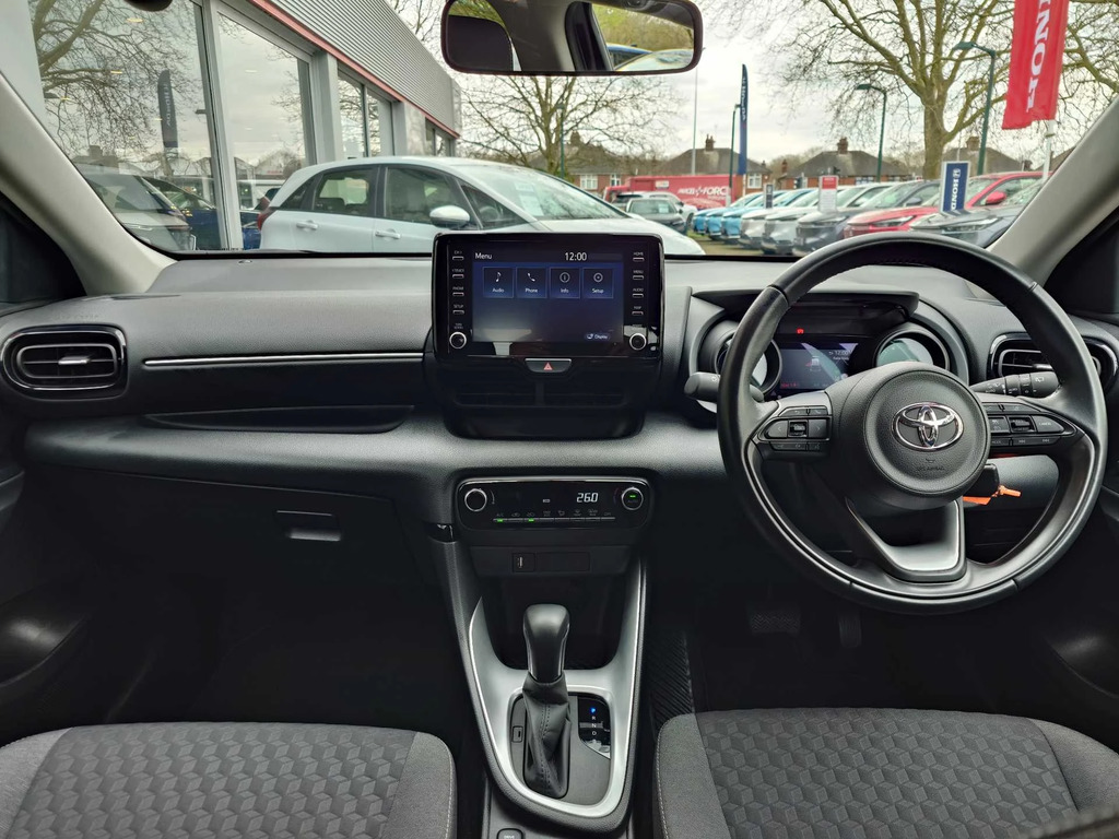 Toyota Yaris 1.5 Hybrid Design Cvt GF73AYY Black #4