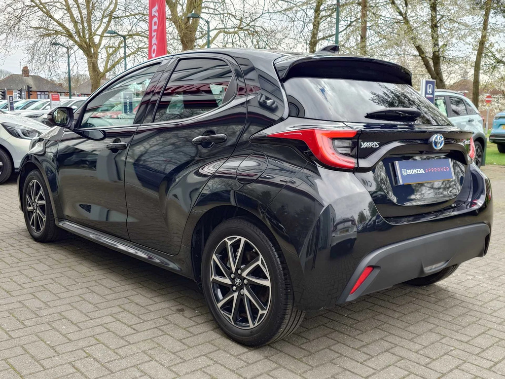 Toyota Yaris 1.5 Hybrid Design Cvt GF73AYY Black #3
